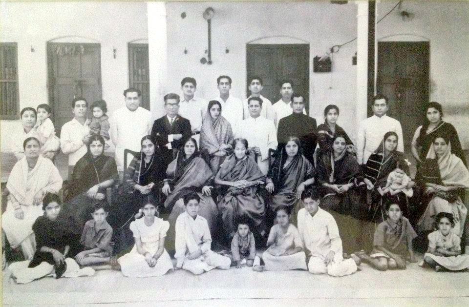 Kishen-Waghray Family circa&nbsp;1956-57