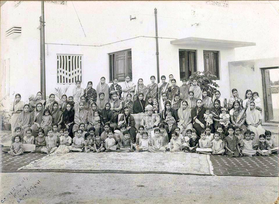 The women and girls at the wedding of Shri Parmanand Das Waghray&nbsp;1945